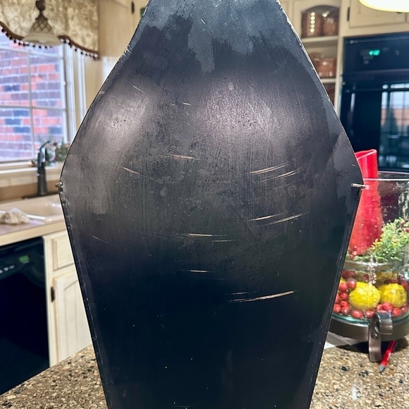 VINTAGE, LARGE METAL, HANGING WALL POCKET. HAND PAINTED - Picture 7 of 8